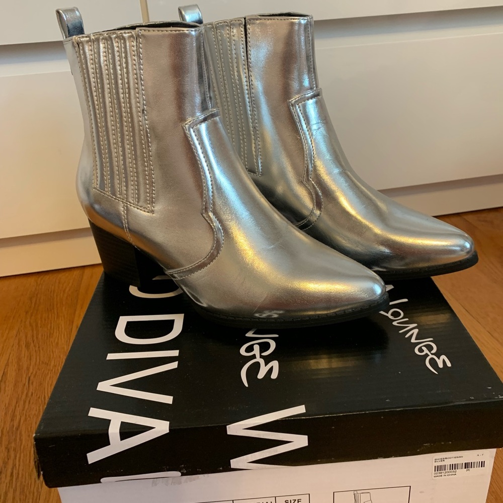 Silver metallic boots size 6